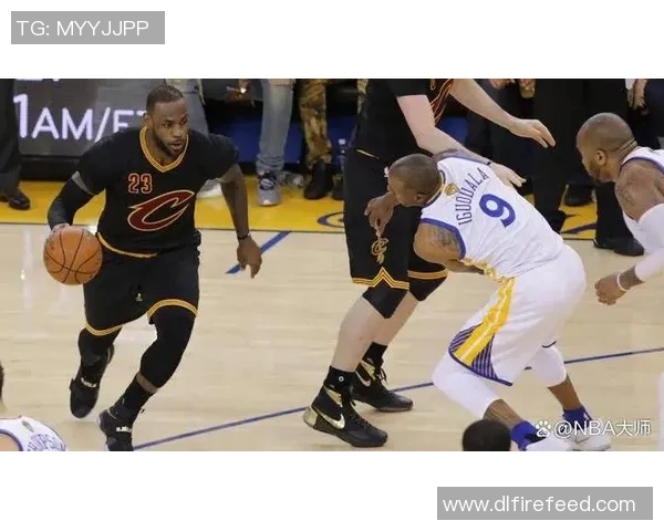 2016年NBA总决赛热火与勇士的巅峰对决回顾与精彩瞬间分析 2016年NBA总决赛热火与勇士的巅峰对决回顾与精彩瞬间分析