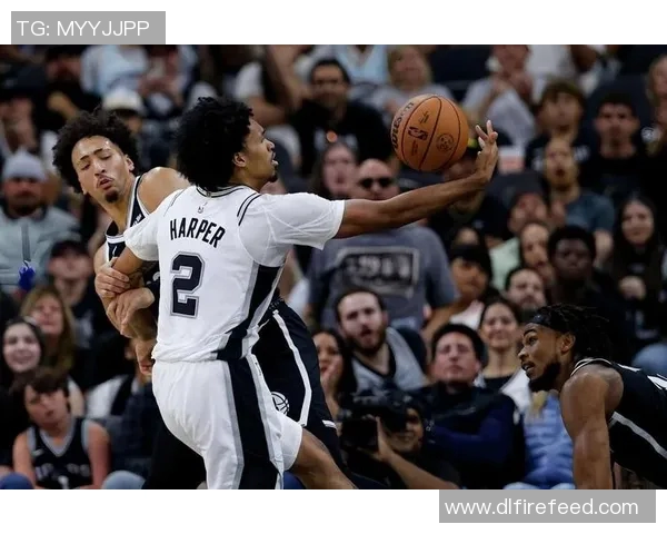 马刺与新奥尔良鹈鹕激战正酣球迷期待精彩对决与惊艳表现