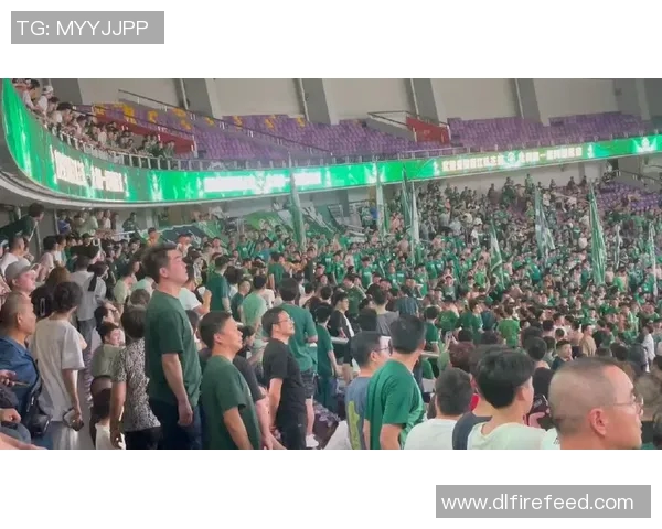 上海篮球队耐力争议引发热议球迷与专家的不同声音与看法分析 上海篮球队耐力争议引发热议球迷与专家的不同声音与看法分析